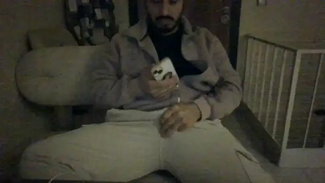 Snapshot of DateMike94 chatting on October 15, 9:00 pm DateMike94 online show from October 15, 9:00 pm