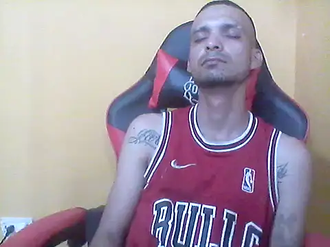 Snapshot of _Dmente_ chatting on October 18, 6:18 am Dmente online show from October 18, 6:18 am