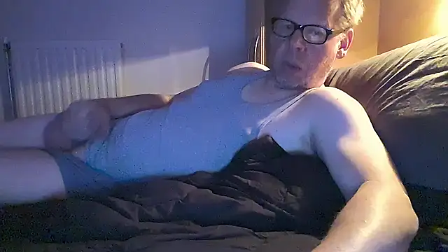 kinkyslet8 online show from June 7, 5:25 am