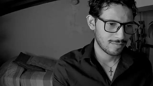 Nicholasrodrii online show from May 18, 10:25 pm