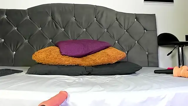 Snapshot of louis_bcasta1 chatting on October 12, 8:36 pm louis bcasta1 online show from October 12, 8:36 pm