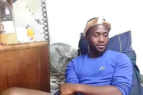 Snapshot of bull_Giant chatting on December 19, 12:13 am bull Giant online show from December 19, 12:13 am