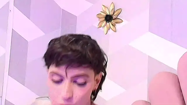 Snapshot of KylieMonnett chatting on October 13, 1:00 am KylieMonnett online show from October 13, 1:00 am