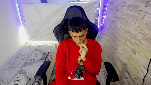 zacariasss  online show from December 6, 7:45 pm