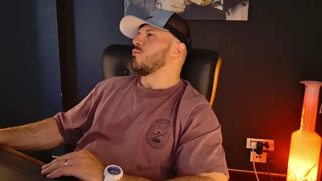 AngeloEric online show from April 28, 10:53 am