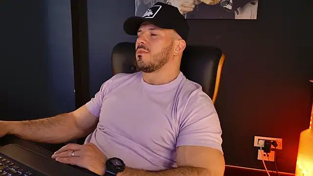 AngeloEric online show from April 23, 11:04 am