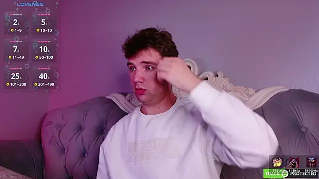 ArthurWhitee online show from April 22, 9:14 am