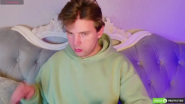 ArthurWhitee online show from March 18, 3:26 pm