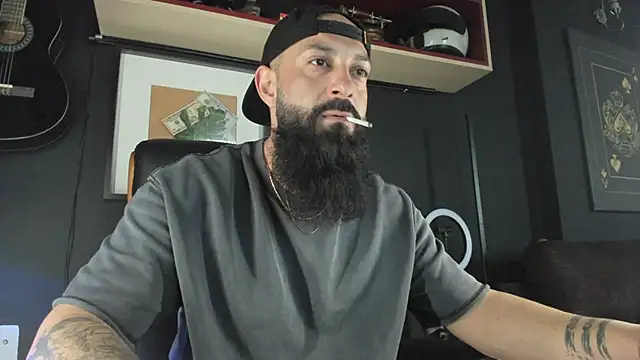 Snapshot of axxelrich_ chatting on February 15, 7:27 am axxelrich online show from February 15, 7:27 am