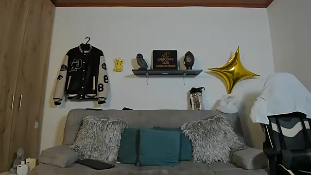 Snapshot of julian_wallace chatting on October 5, 8:24 pm julian wallace online show from October 5, 8:24 pm