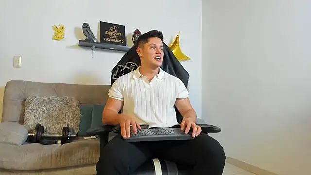 Snapshot of julian_wallace chatting on October 13, 12:49 am julian wallace online show from October 13, 12:49 am