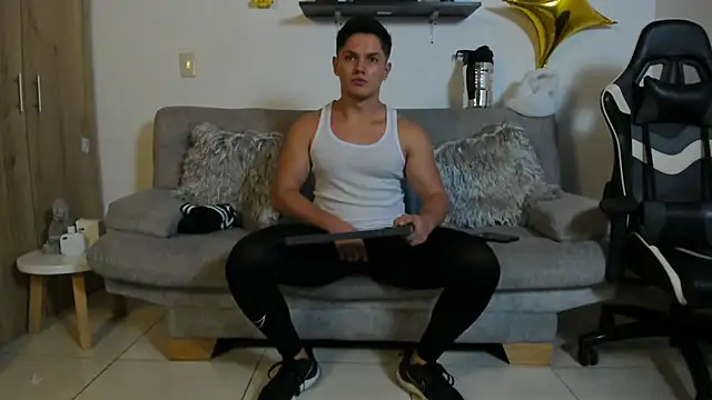 Snapshot of julian_wallace chatting on October 6, 8:35 pm julian wallace online show from October 6, 8:35 pm
