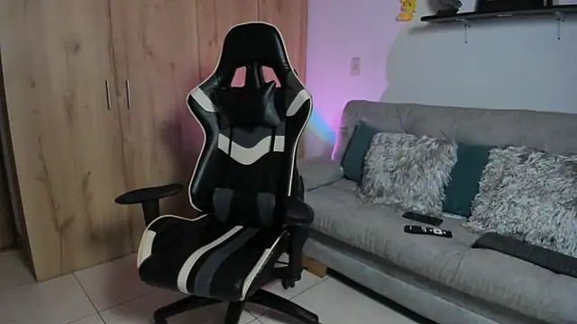 julian wallace online show from February 24, 12:23 am