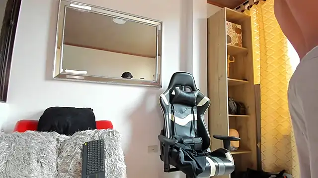 julian wallace online show from April 23, 3:58 pm