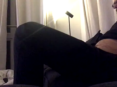Snapshot of TallBoy2810 chatting on October 11, 7:29 pm TallBoy2810 online show from October 11, 7:29 pm