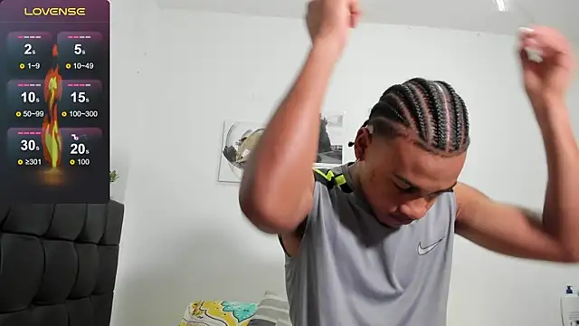 Snapshot of RoddyRich11 chatting on December 13, 2:38 pm RoddyRich11 online show from December 13, 2:38 pm