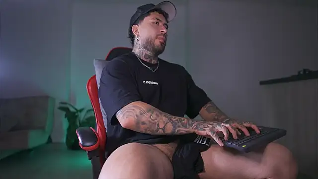 LeoSalvatore  online show from April 25, 2:58 am