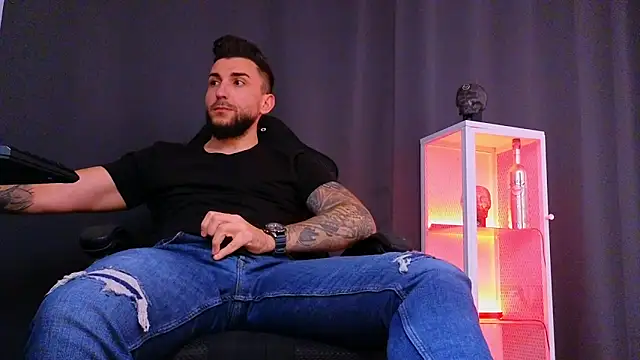 MightyAaron66 online show from February 5, 4:26 pm