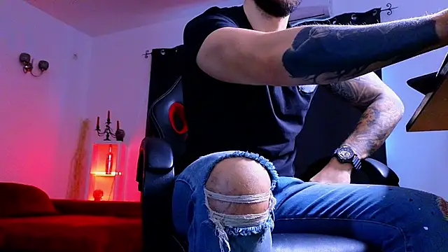 MightyAaron66 online show from December 18, 7:26 am