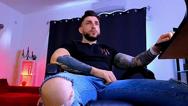 MightyAaron66 online show from June 5, 3:44 am