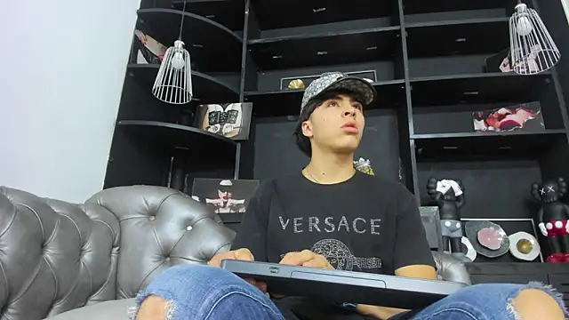 Snapshot of HeellBoy_ chatting on October 16, 8:50 pm HeellBoy online show from October 16, 8:50 pm