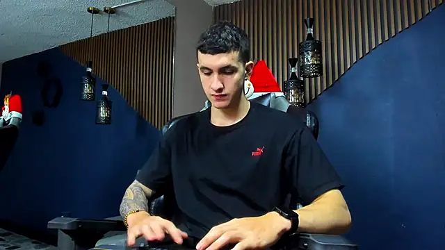 Snapshot of JacksonOlsenn chatting on January 6, 12:13 pm JacksonOlsenn online show from January 6, 12:13 pm