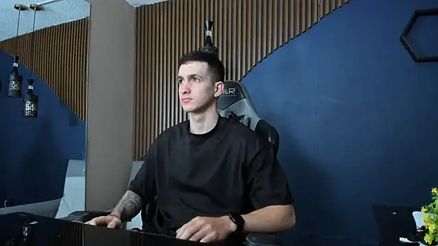 Snapshot of JacksonOlsenn chatting on February 7, 12:06 pm JacksonOlsenn online show from February 7, 12:06 pm