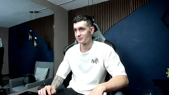 Snapshot of JacksonOlsenn chatting on December 7, 2:13 pm JacksonOlsenn online show from December 7, 2:13 pm