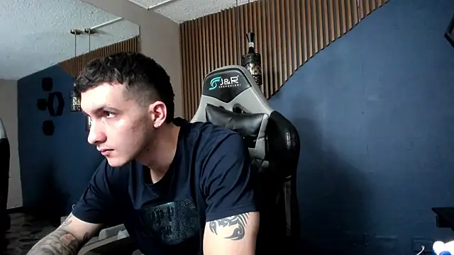 Snapshot of JacksonOlsenn chatting on December 9, 12:20 pm JacksonOlsenn online show from December 9, 12:20 pm
