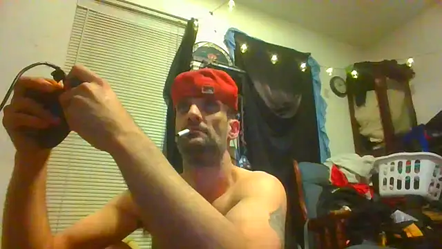 Snapshot of slinginbigD chatting on December 14, 12:55 am slinginbigD online show from December 14, 12:55 am