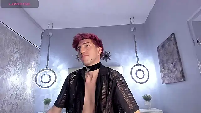 Snapshot of Un_Slutty chatting on February 8, 9:36 pm Un Slutty online show from February 8, 9:36 pm