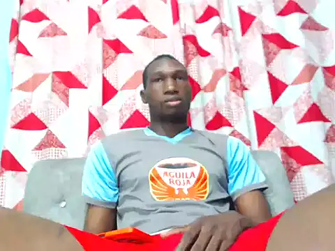 Snapshot of black30cmdick chatting on December 18, 1:26 am black30cmdick online show from December 18, 1:26 am
