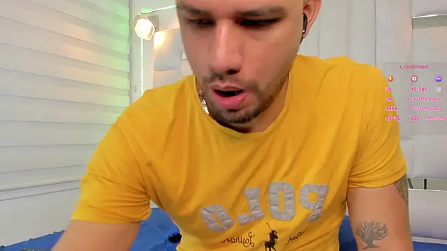 Jacoob19  online show from December 4, 12:58 pm