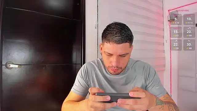 Jacoob19  online show from November 29, 1:13 pm