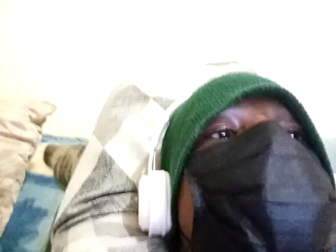 izinjamfee2 online show from September 28, 6:28 pm