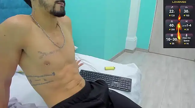 Snapshot of MAXIMUS_MASTE3 chatting on December 3, 12:38 pm MAXIMUS MASTE3 online show from December 3, 12:38 pm