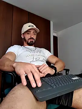 Snapshot of MAXIMUS_MASTE3 chatting on March 19, 3:19 pm MAXIMUS MASTE3 online show from March 19, 3:19 pm