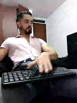 Snapshot of MAXIMUS_MASTE3 chatting on February 14, 11:54 pm MAXIMUS MASTE3 online show from February 14, 11:54 pm