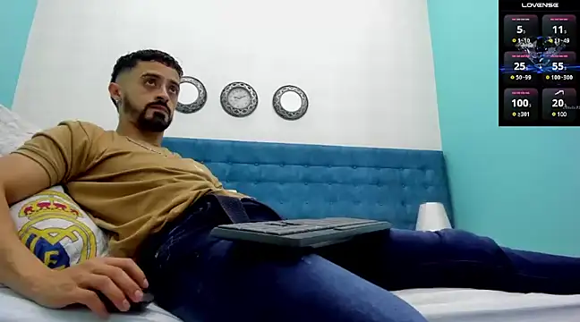 Snapshot of MAXIMUS_MASTE3 chatting on December 21, 3:36 am MAXIMUS MASTE3 online show from December 21, 3:36 am