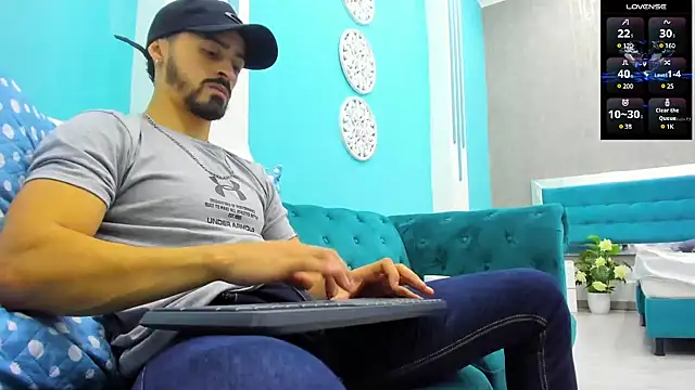 Snapshot of MAXIMUS_MASTE3 chatting on January 11, 4:27 am MAXIMUS MASTE3 online show from January 11, 4:27 am