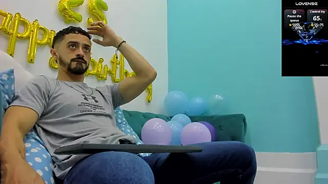 Snapshot of MAXIMUS_MASTE3 chatting on January 13, 4:39 am MAXIMUS MASTE3 online show from January 13, 4:39 am