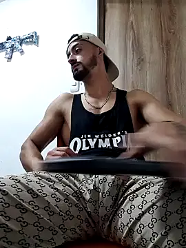 Snapshot of MAXIMUS_MASTE3 chatting on February 4, 3:22 am MAXIMUS MASTE3 online show from February 4, 3:22 am
