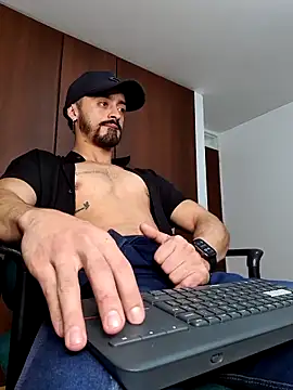 Snapshot of MAXIMUS_MASTE3 chatting on March 7, 9:27 pm MAXIMUS MASTE3 online show from March 7, 9:27 pm