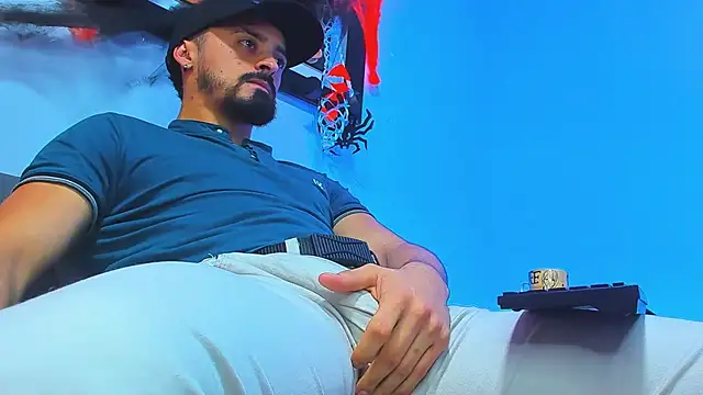 Snapshot of MAXIMUS_MASTE3 chatting on October 11, 9:08 pm MAXIMUS MASTE3 online show from October 11, 9:08 pm