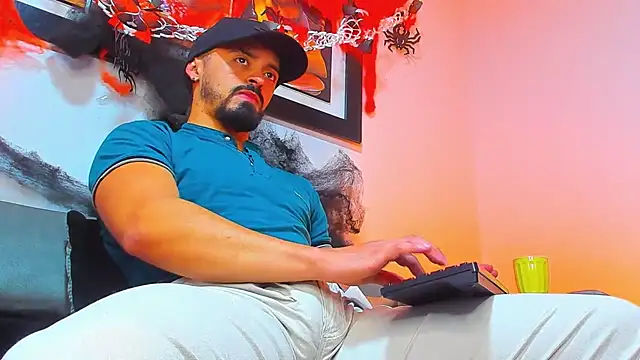 Snapshot of MAXIMUS_MASTE3 chatting on October 10, 9:07 pm MAXIMUS MASTE3 online show from October 10, 9:07 pm