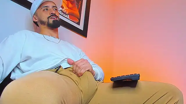 Snapshot of MAXIMUS_MASTE3 chatting on October 6, 11:31 pm MAXIMUS MASTE3 online show from October 6, 11:31 pm