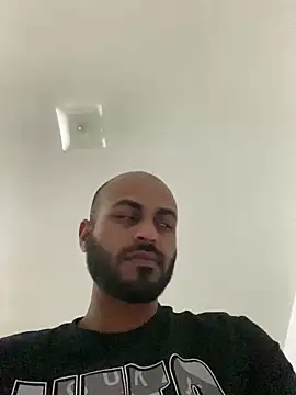 islandvybee55 online show from December 29, 1:34 am