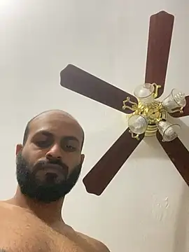 islandvybee55 online show from April 24, 3:14 pm