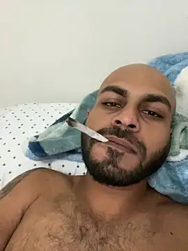 islandvybee55 online show from December 9, 6:45 am