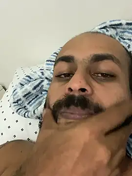 islandvybee55 online show from February 12, 5:26 am